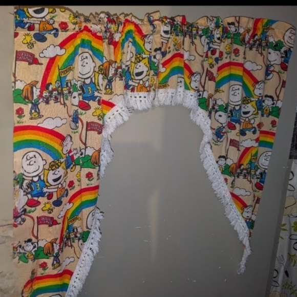 14 PC 8 PANELS Vintage Charlie Brown Snoopy rainbow curtains! - Picture 2 of 5